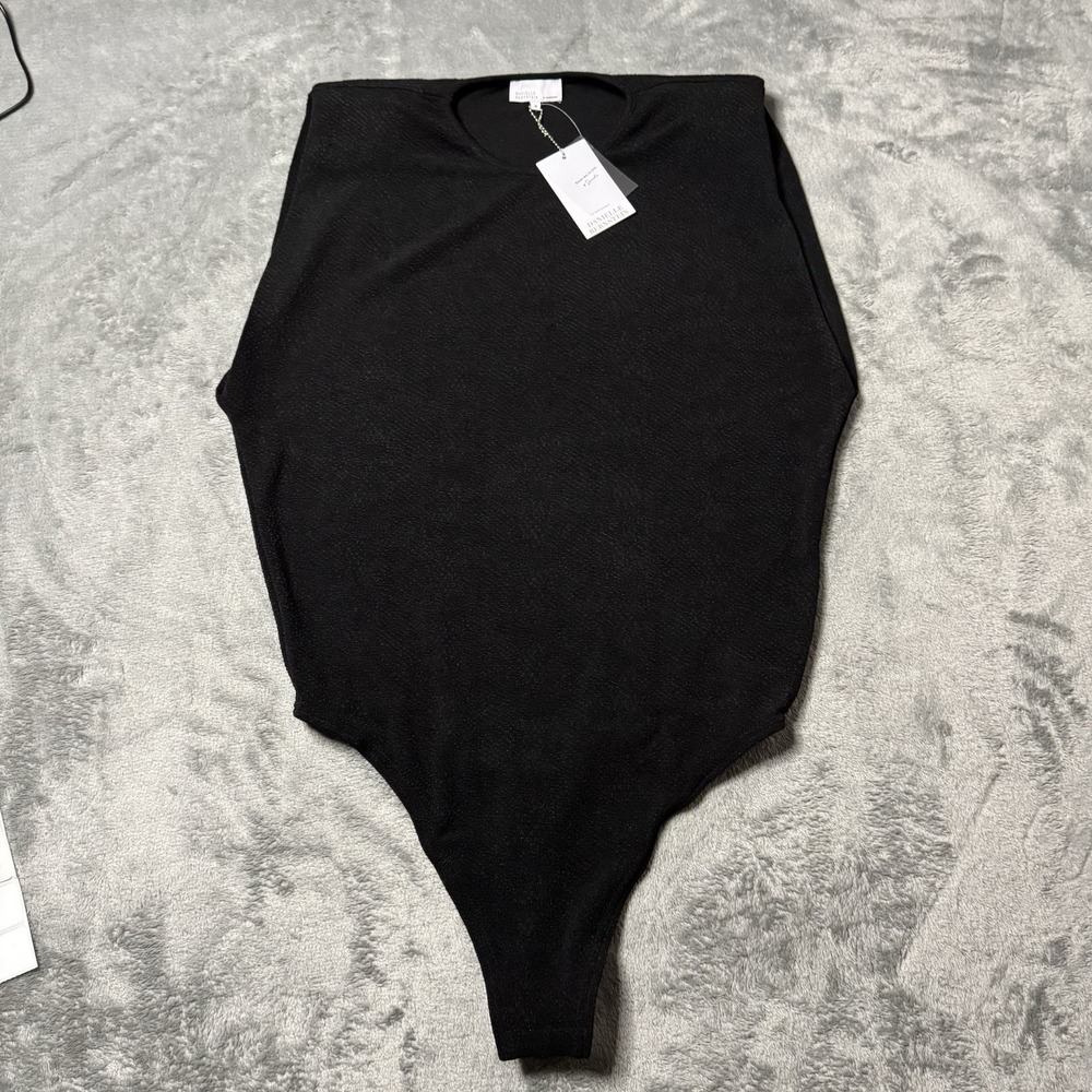 New Danielle Bernstein Black Textured Shoulder Pad Bodysuit Size Medium NWT